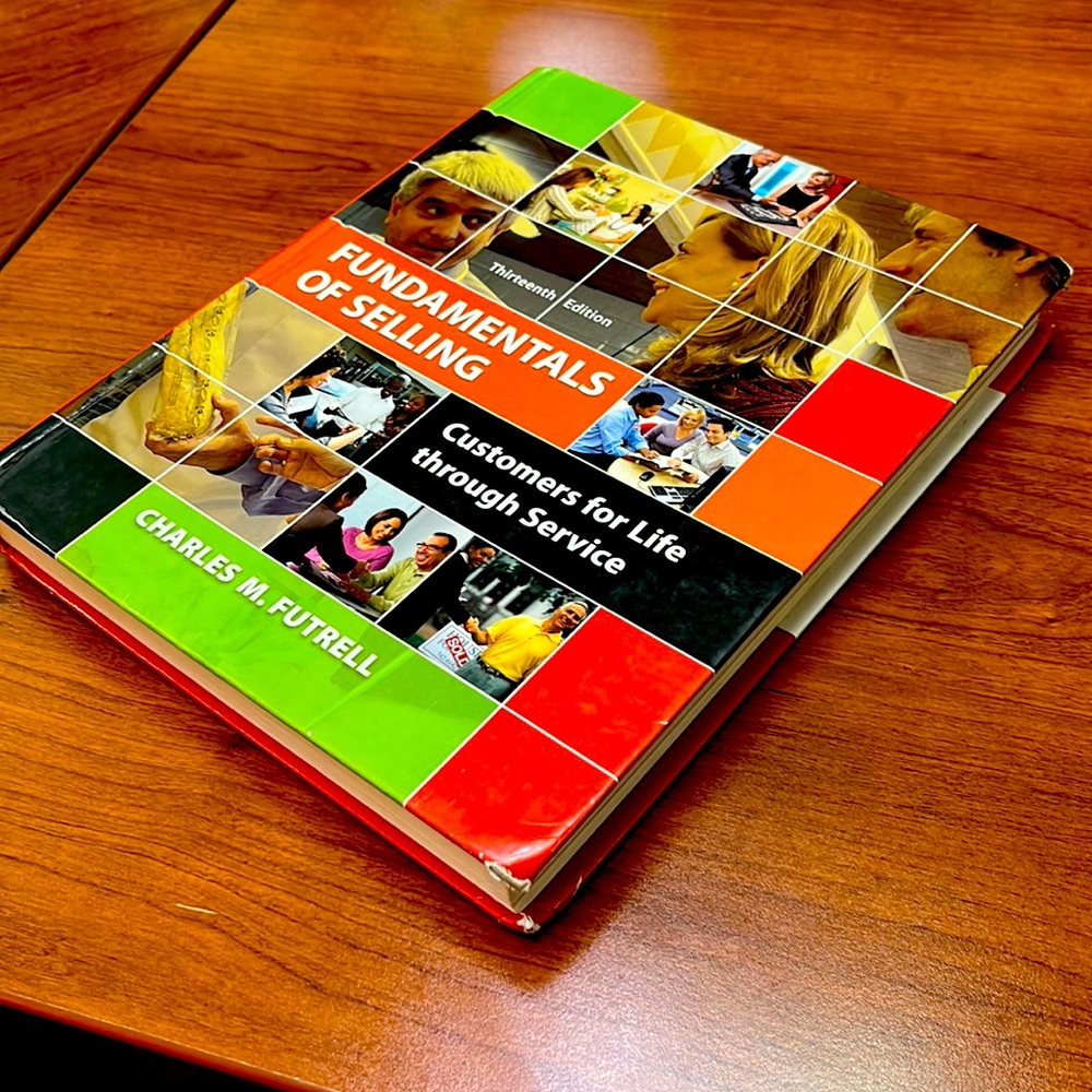Fundamentals of Selling - Customers for Life Through Selling by Charles Futrell